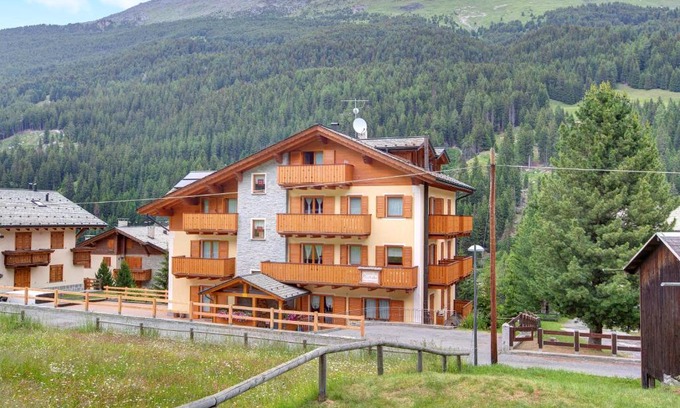 Santa Caterina Valfurva Apartment | Casa Michela Trilocale: Family-Friendly Retreat Awaits You