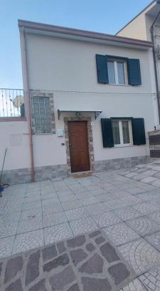 Castel Frentano Apartment | Casa MiDa: Scenic Views of Maiella with Family-Friendly Amenities