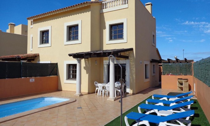 Geafond Villa | Idyllic Casa Miel: Oceanfront Retreat with Pool & 9.2 Rating