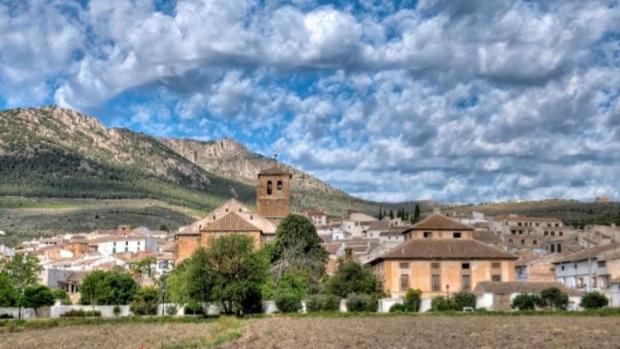 Puebla de Don Fadrique House | Pet-Friendly Oasis: CASA MIGUEL with Family Amenities