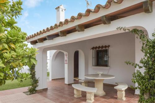 Zahora House | Casa Miguelin 3: Family-Friendly Retreat with Pool