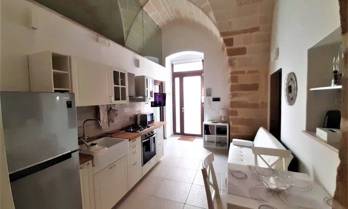 Brindisi Histotic Center Apartment | Casa Mimà: Unique Historic Charm with Modern Amenities