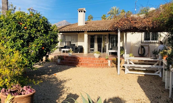 La Colina Bed & Breakfast | Casa Mina Villa: Family-Friendly Rooms with Pool Access