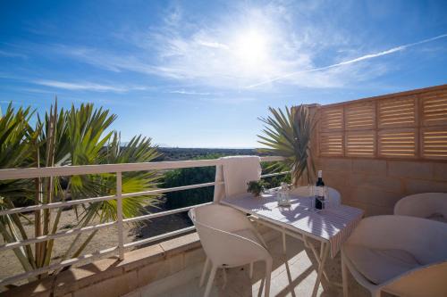 Retamar House | Elegant Casa Minuni: 4-Star Family-Friendly Retreat