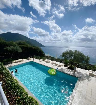 Camogli House | Casa Mirella: A Unique Gem with Oceanfront Bliss