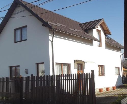 Sarmas House | Guest Rated 10/10: Casa Mocanu with Pet-Friendly Perks