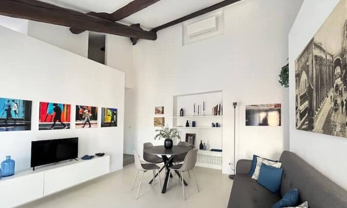 Centro Storico Apartment | Discover Casa Mok: Spacious Retreat in Central Milan