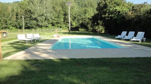 Bivio Lugnano House | Casa Molino dei Lunghi: Family-Friendly Stay with Pool
