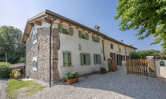 Montioni House | Guest Rated: 10/10 Casa Mondragon in Lazise, Italy