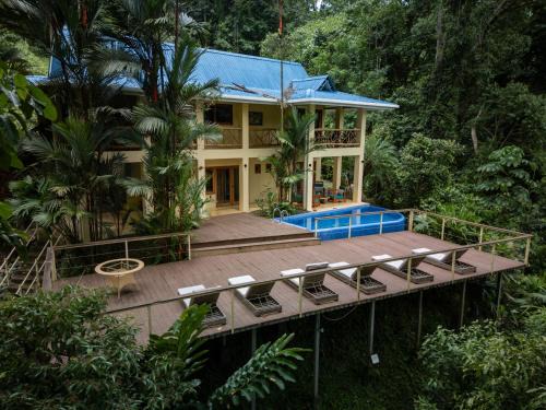 Portalon House | Premier Stay at Casa Monos Locos - 4-Star with Pool