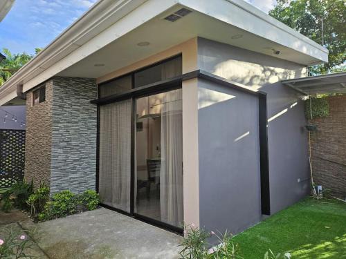 Naranjito Apartment | Casa Mooreski Naranjito Apartment sleeps 4