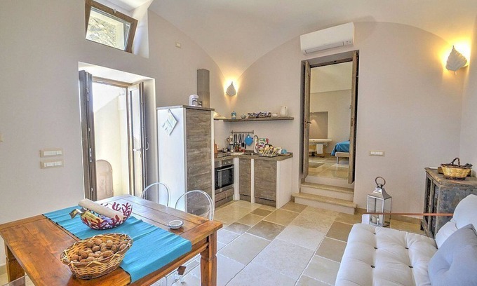 Sant'Agata sui Due Golfi House | Casa Morella: Cozy Apartment with Free Wi-Fi & Breakfast