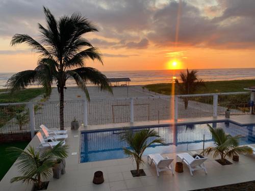Canoa Villa | Casa Munay: Oceanfront Escape with Pool and Pet-Friendly Perks