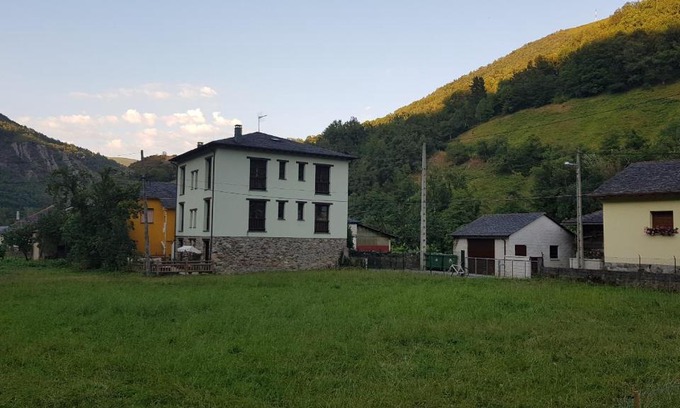 Moal Apartment | Pet-Friendly CASA MUNIELLOS with High Guest Ratings
