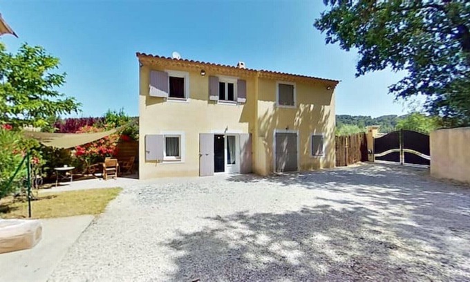 Jouques Apartment | CASA Muriel: Pool, BBQ & Pet-Friendly Duplex Retreat
