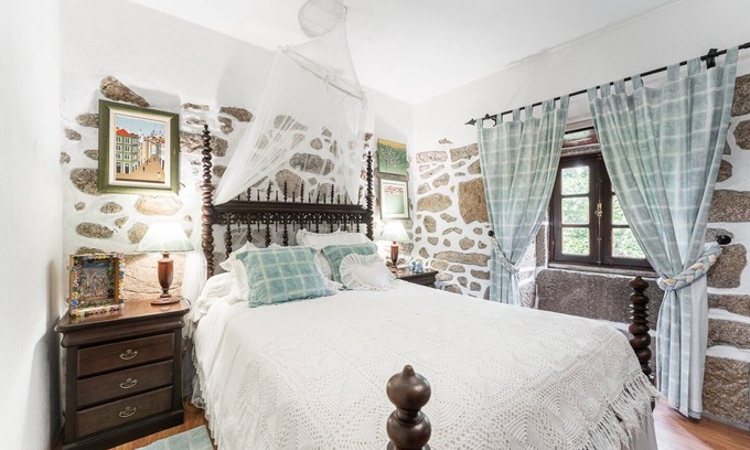 Cinfaes Apartment | Comfort at Casa Museu da Geada: Room 2 with Pool & Breakfast