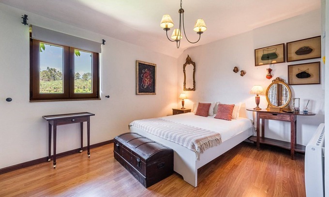 Cinfaes Apartment | Pet-Friendly Escape at Casa Museu da Geada - Rated 10/10