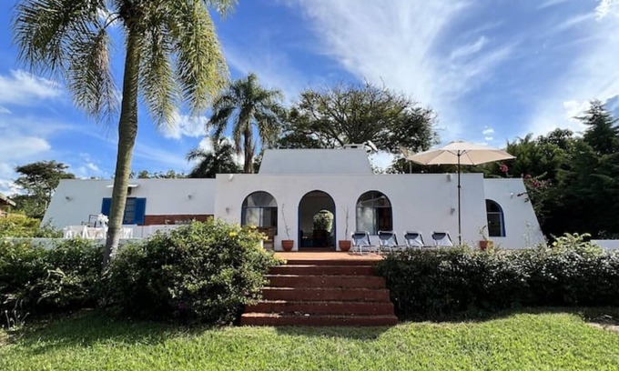 Itai House | Experience Casa Mykonos Avaré Dam with Scenic Views & Pool