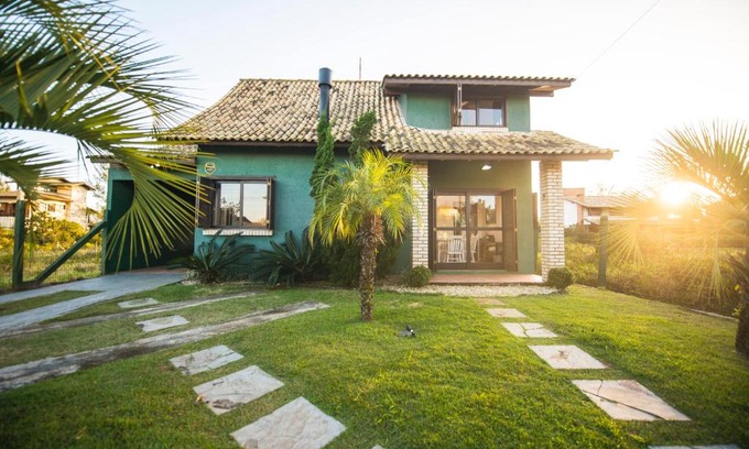 Barra de Ibiraquera House | Discover Casa na Barra de Ibiraquera - Beachfront Bliss!