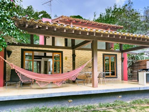 Carapicuiba House | Tranquil Casa na Granja Viana by Nature Reserve