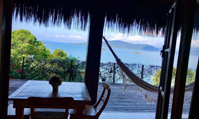 Paraty House | Beachfront Oasis: Casa na Praia with Ocean Views & Top Ratings