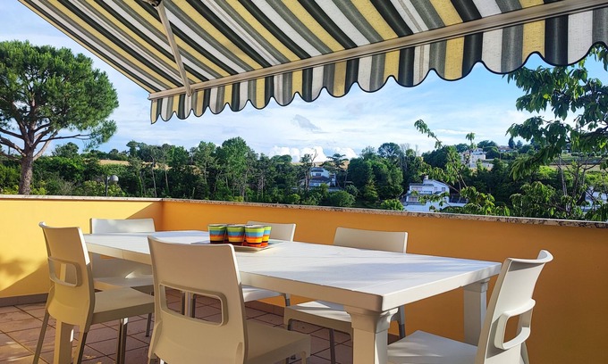 Numana Apartment | Casa Nadia: Steps from the Sea with Ocean View & Terrace