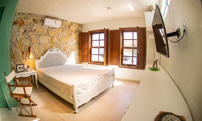 Centro House | Casa Nara: Oceanfront Retreat in Historic Garopaba