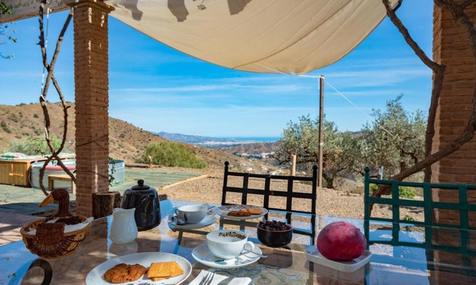 El Borge House | Discover Casa Nathium: Family-Friendly with Pool Access