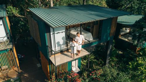 Portinho House | Pet-Friendly Casa Natu Ilhabela with Oceanfront Hot Tub