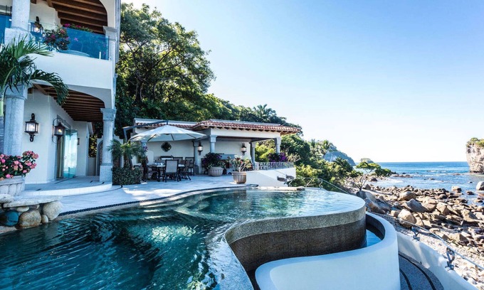 South Shore Hotel Area Villa | Indulge in Casa Nautica's Oceanfront Elegance & Spa