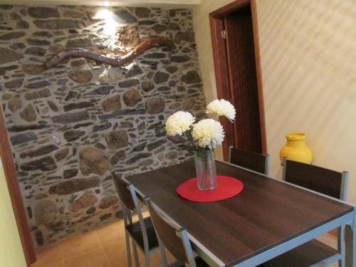 Vilar Torpim House | Relax at Casa Nazare: Family-Friendly Getaway Awaits!