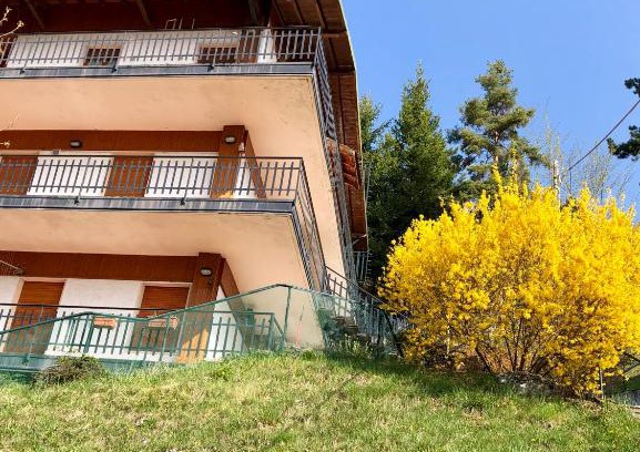 Castione della Presolana Apartment | Inviting Casa nel Verde: Scenic Views & Family-Friendly Amenities