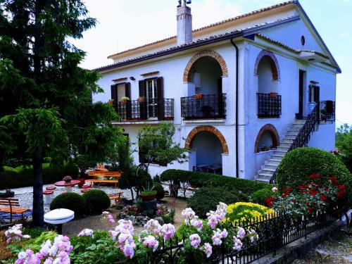 Falconara Albanese House | Relax at Casa nel Verde: Family & Pet-Friendly Escape