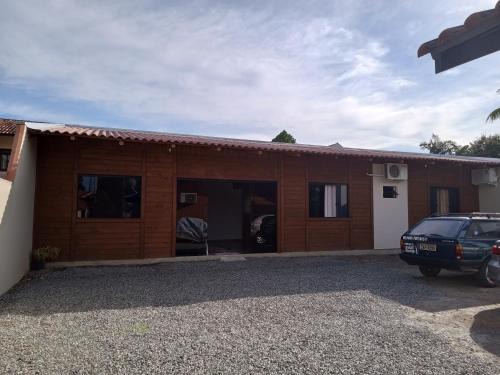 Praia da Armacao do Itapocoroi House | Child-Friendly Casa Neumann: Guest Rated 10/10 Experience