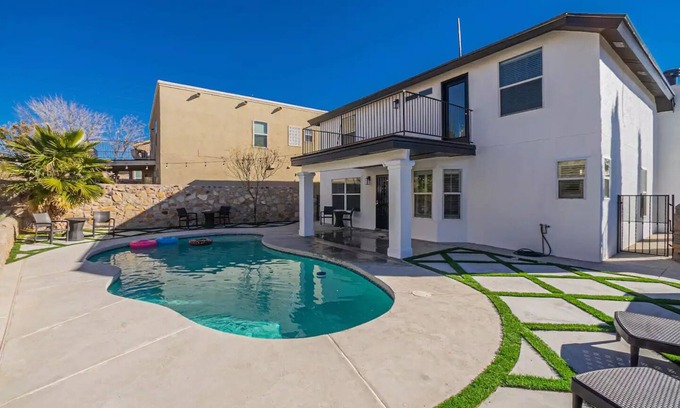 El Paso House | Casa Nico - Modern Retreat with Pool and Fitness Center