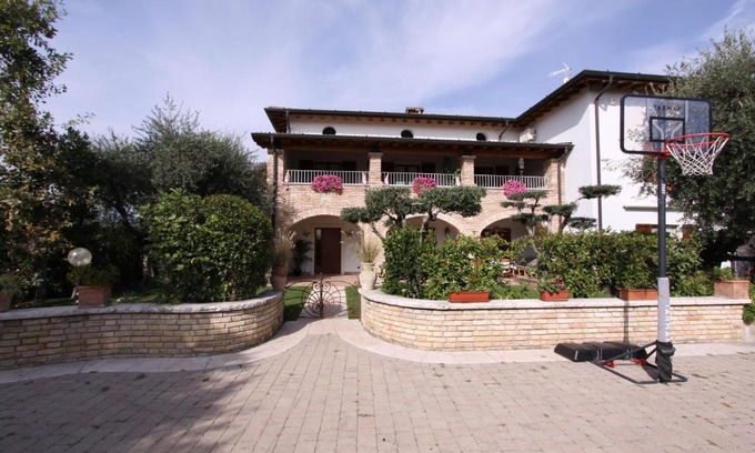Campagnola House | Discover Casa Nicole: Pet-Friendly Oceanfront Retreat