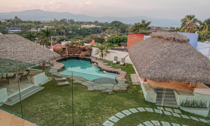 Cuernavaca House | Experience Casa Nicté: Modern Home Near Mexico City