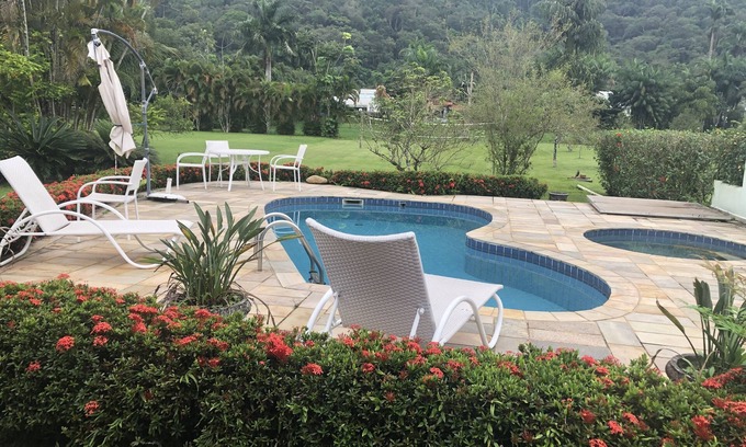 Jardim California House | Relaxing Retreat at Casa no Condomínio Costa Verde Tabatinga