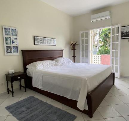 Loteamento Joao Batista Juliao House | Beachfront Casa in Guarujá: Guest Rated 10/10, Pet Friendly