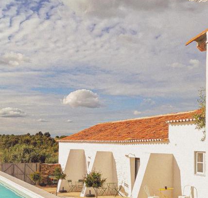 Ourique House | Oceanfront Bliss at Casa no Montinho - 4-Star Escape