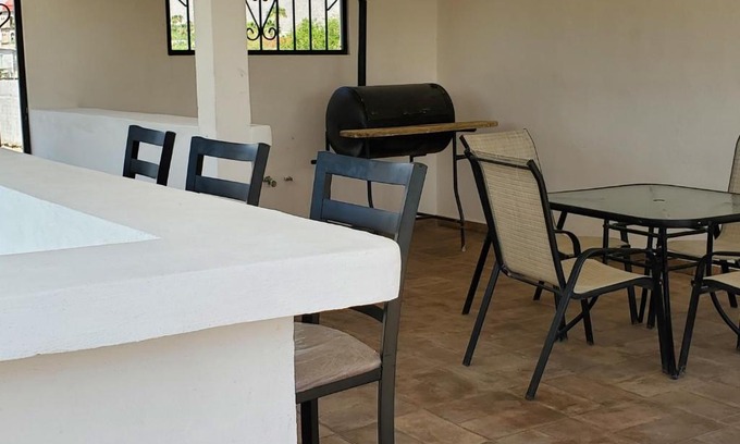Cuatro Cienegas House | Casa Nogalito: Pet-Friendly Retreat with Pool & Family Fun