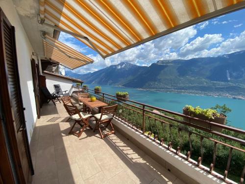 Voltino Apartment | Lake View Retreat: Casa Nonno Sergio by Gardadomusmea