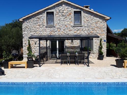 Vilanija Villa | Discover Casa Nora Adriatica: Oceanfront Family Retreat
