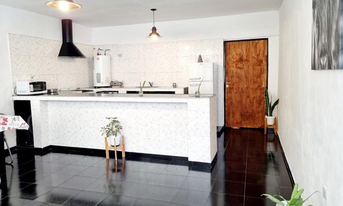 La Rioja Apartment | Casa Nostra: Family-Friendly Retreat with Parking & Kitchen