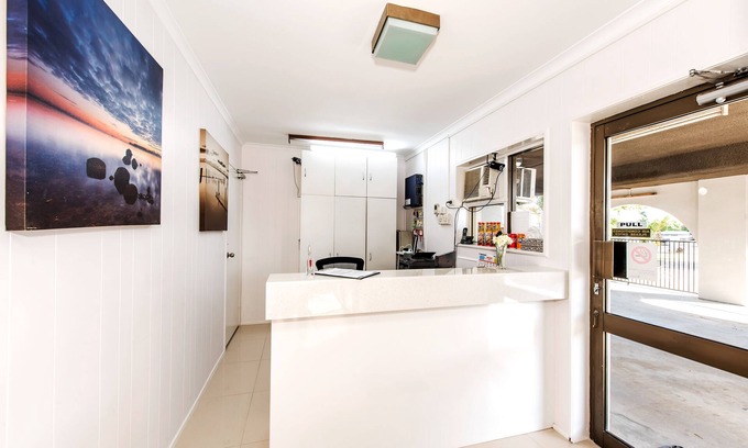 West Mackay Hotel | Family-Friendly Casa Nostra Motel Mackay with Ocean Views