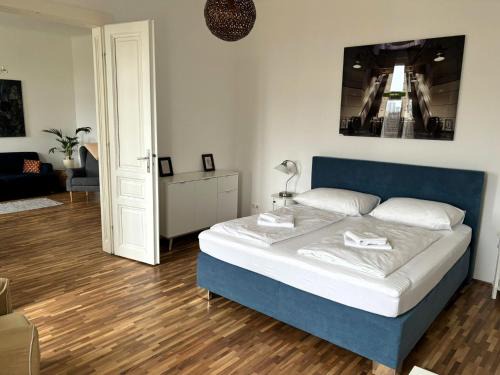 Brigittenau Apartment | Casa Nostra - Bright Apartment Steps from Augarten Park