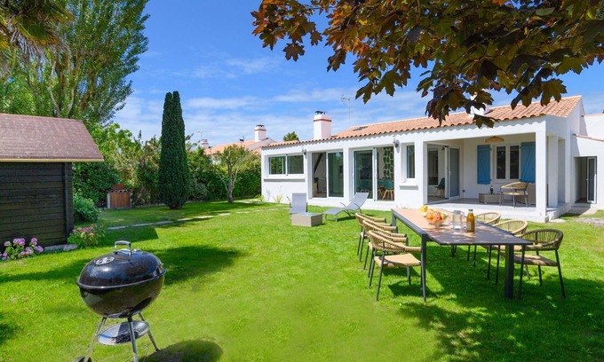 Noirmoutier-en-l'Ile House | Casa Nostress -Villa+Studio- 8 pers by Interhome