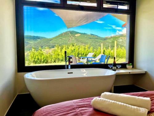 Mos House | Relaxing Casa Nueva in Vigo with Hot Tub and Fireplace