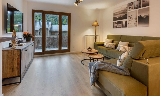 Panticosa Apartment | Relaxing Casa O Berde with Mountain Views and Breakfast