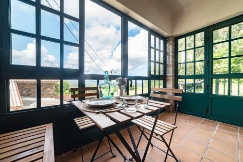 Cedeira House | Family-Friendly Retreat: Casa O Carteiro in Cedeira
